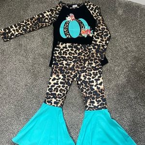 Matching shirt and leggings for girls